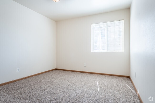 3BR, 2BA - 1,100SF - Bedroom - Sun Valley