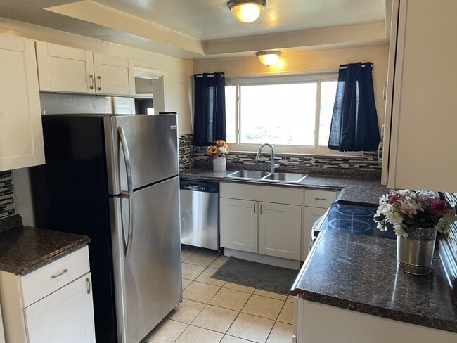 Building Photo - 22190 Cloverlawn St