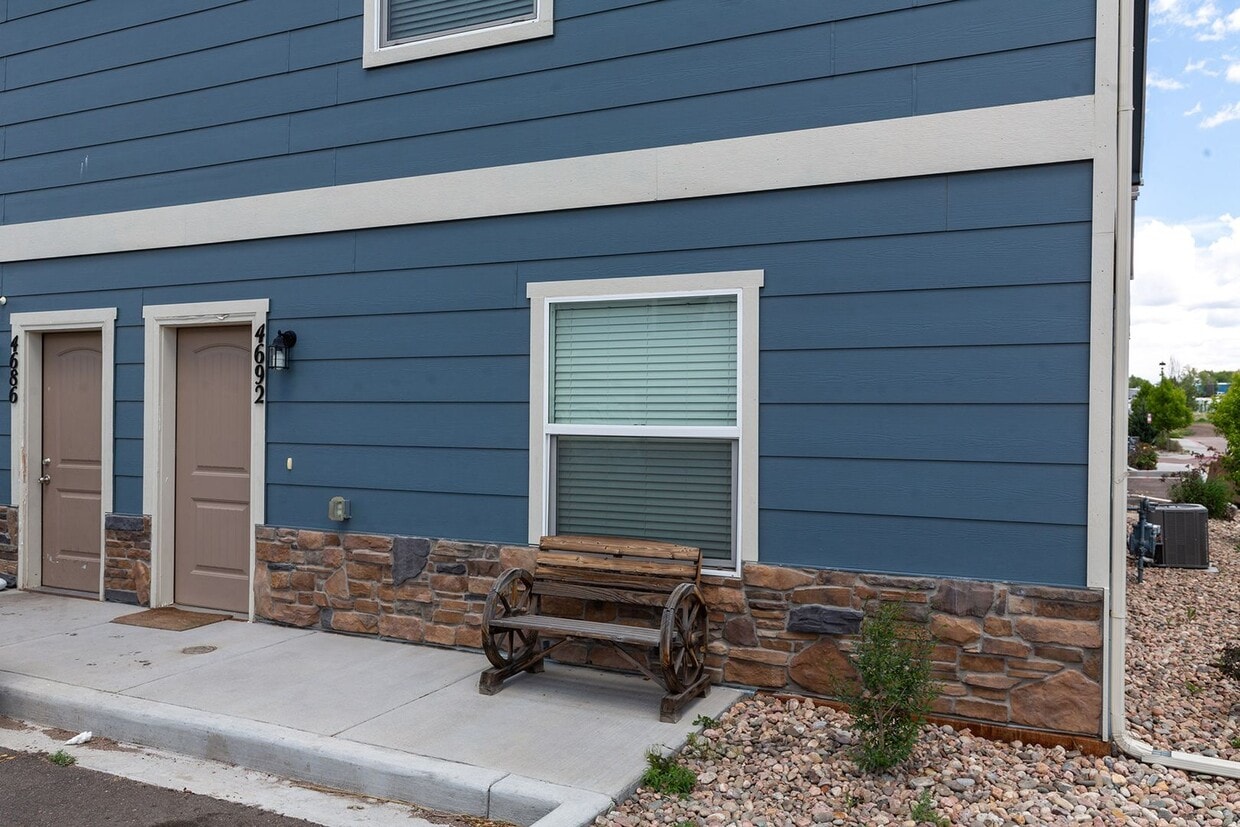 End Townhouse Unit for Rent - End Townhouse Unit for Rent