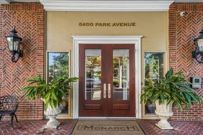 Building Photo - 5400 Park Ave