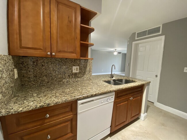 Foto del edificio - 2820 N Oakland Forest Dr