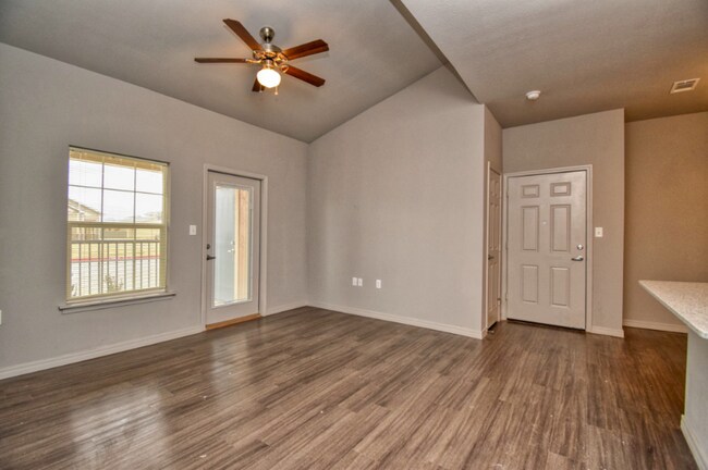 Building Photo - 601 Pecan Ave