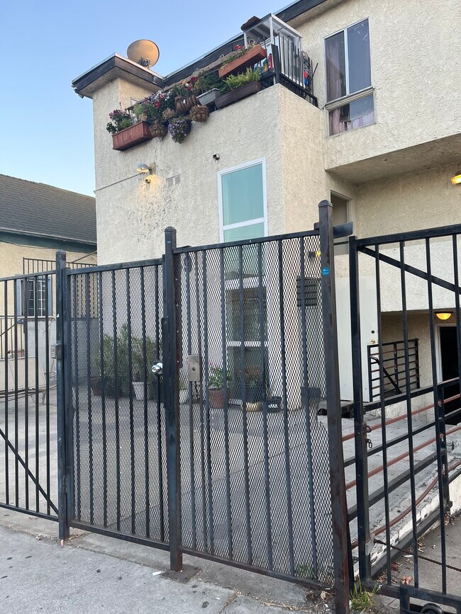 Building Photo - 149 N Avenue 25