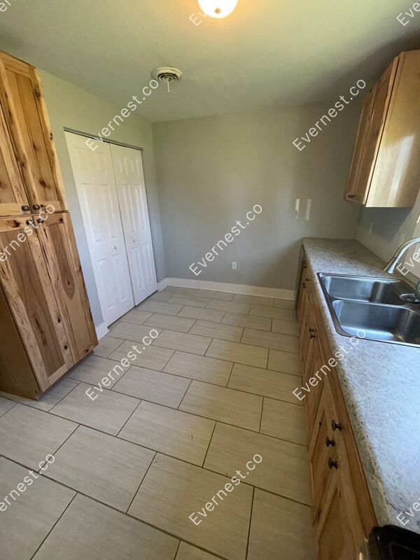 Building Photo - 1815 N 28th St