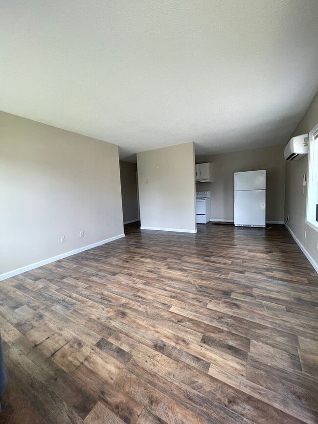 Building Photo - 1 Bed 1 Bath Apartment For Rent in TROY, MO