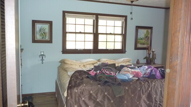 Master bedroom - 3336 Yukon Rd