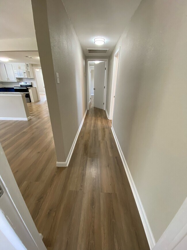 Foto del edificio - Newly Updated 3 Bedroom 2 Bathroom Home in...