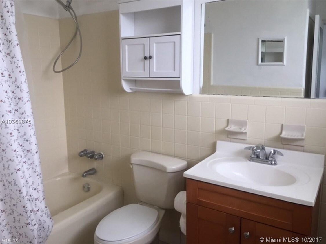 Foto del edificio - 250 S Shore Dr