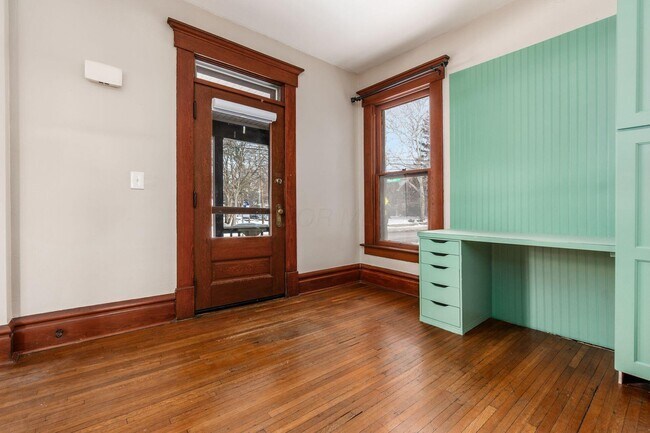 Foto del edificio - 415 W 5th Ave