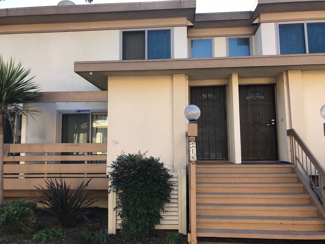 2650 Worden St, San Diego, CA 92110 Townhome Rentals in San Diego CA