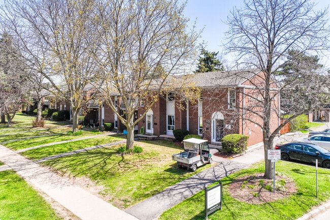 Building Photo - Georgian Court Townhomes
