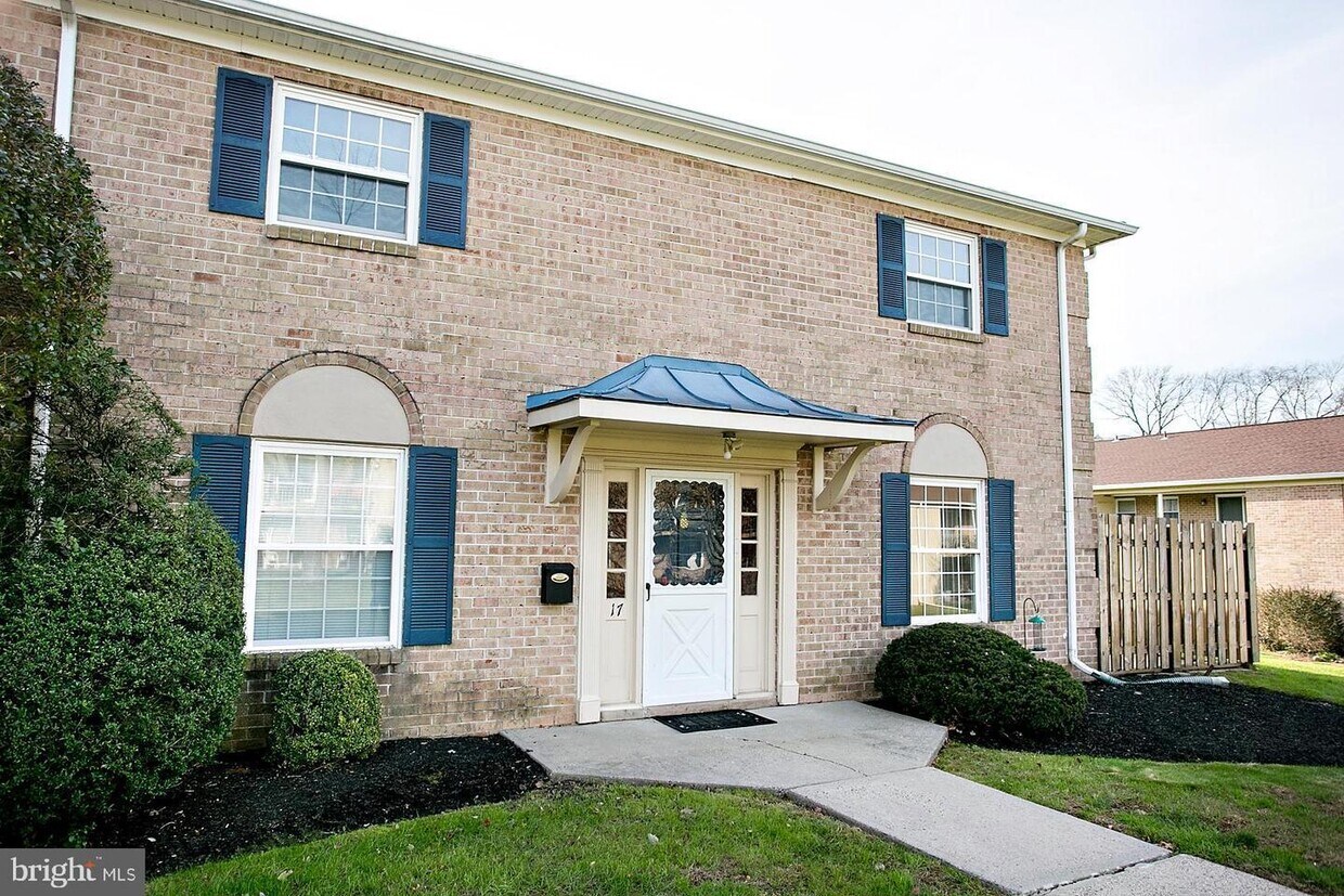 Main Entrance - 17 Donovan Ct