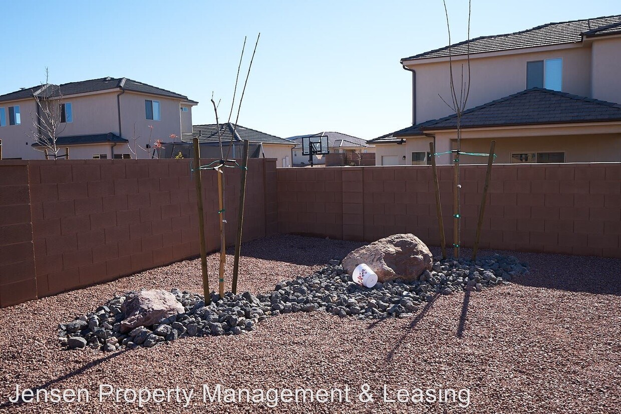 Building Photo - 4 br, 2 bath House - 948 East 3900 South