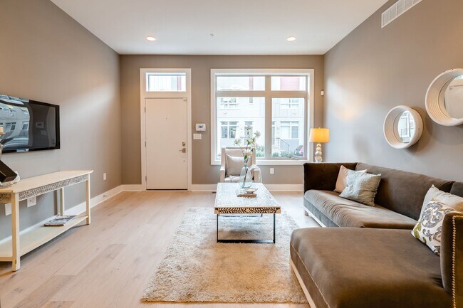 Foto del edificio - Queen Village Townhome with Parking