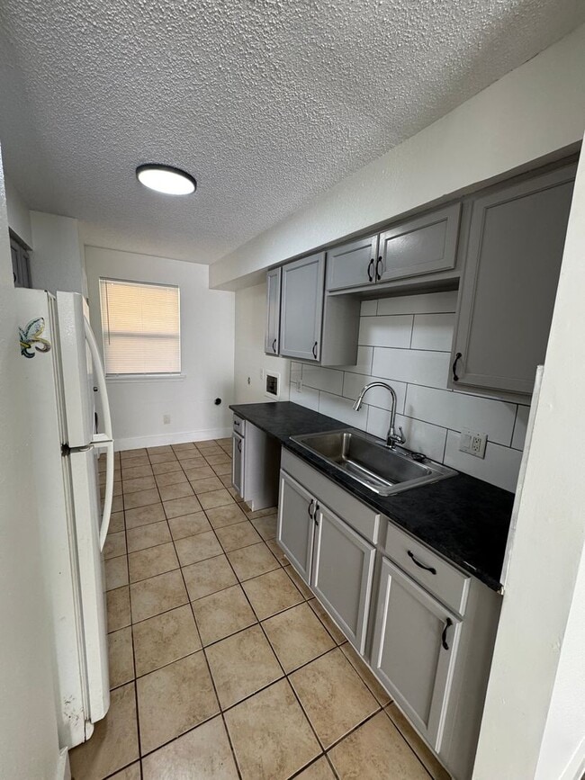 Foto del edificio - 2105 Giuffrias Ave