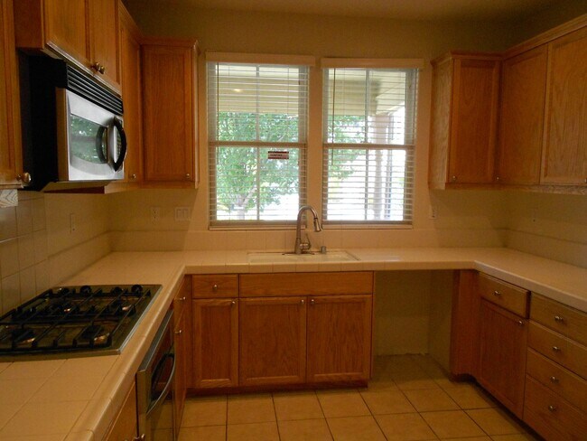 Building Photo - 4 bedroom home in Hercules available in la...