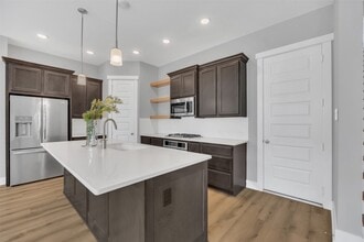 Building Photo - 10919 Brambling Wood Dr