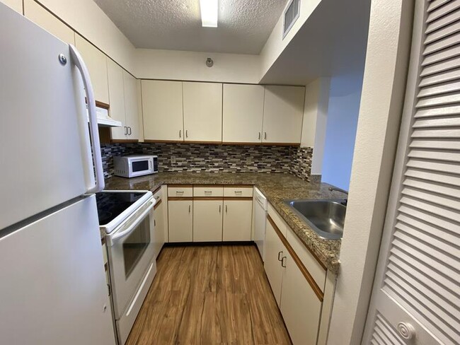 Building Photo - 2333 Feather Sound Dr
