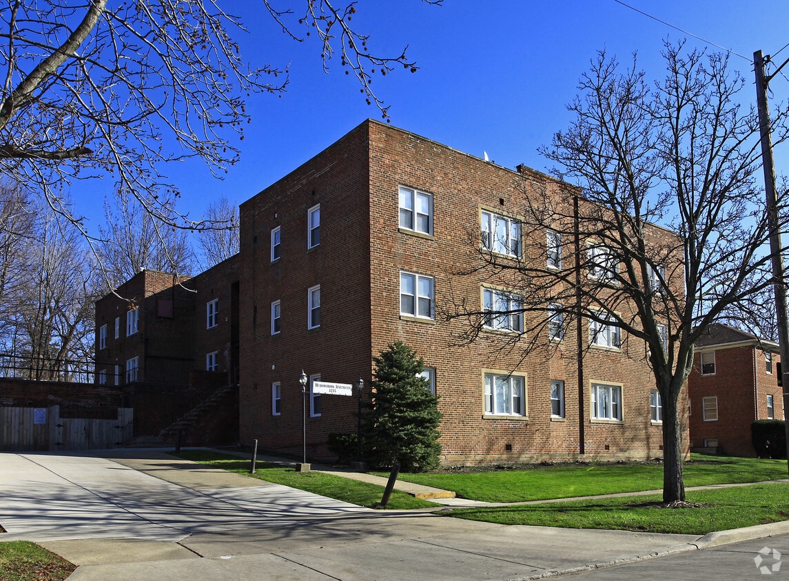 3235 Meadowbrook Blvd, Cleveland Heights, OH 44118 Apartments in