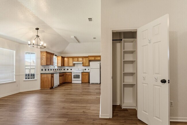 Building Photo - 2304 Sandstone Dr