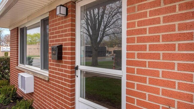 Foto del edificio - 1611 W Nine Mile Rd