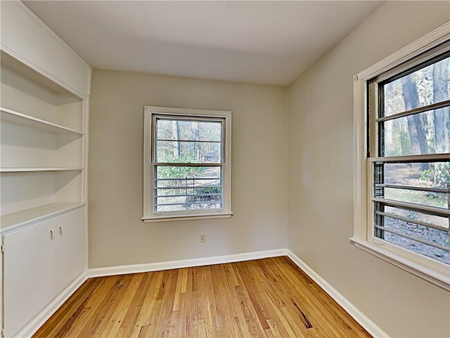 Building Photo - 2696 Dodson Dr