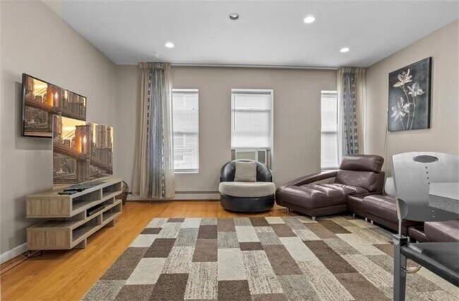 Foto del edificio - 1713 E 14th St