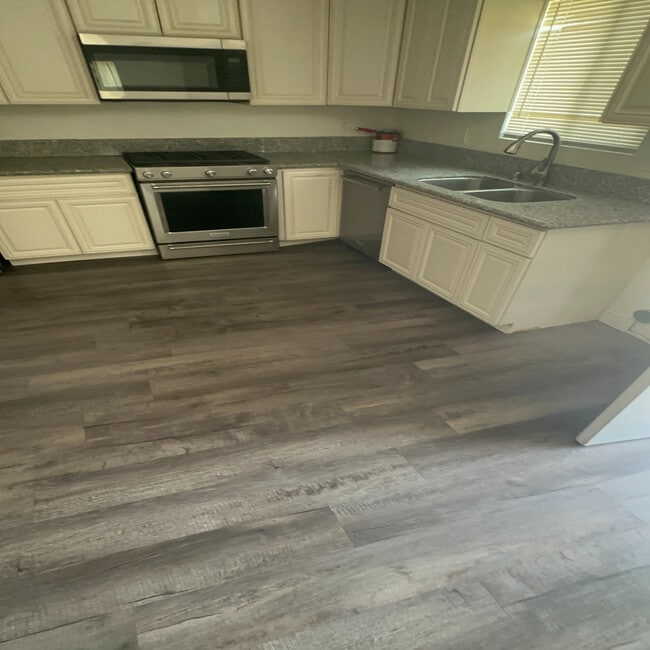 Foto del edificio - 730 S 46th St