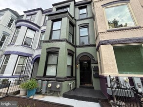 Building Photo - 821 4th St NE
