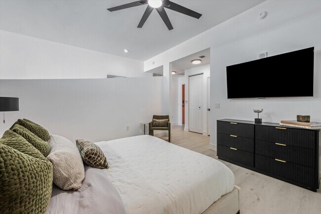 Foto del edificio - 300 S Australian Ave