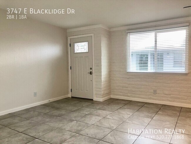 Building Photo - Beautifully renovated 2bd/1ba in Central T...