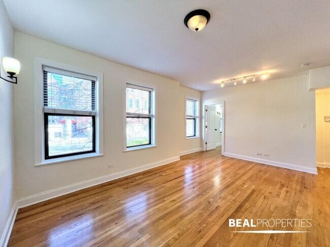 Foto del edificio - 2 bedroom in CHICAGO IL 60613