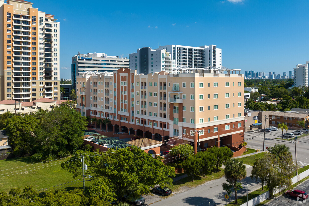 Primary Photo - Shamrock Coral Gables