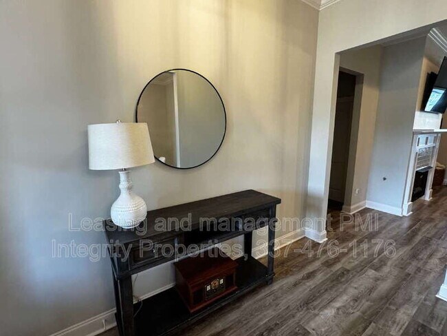 Foto del edificio - 200 Tennyson Dr