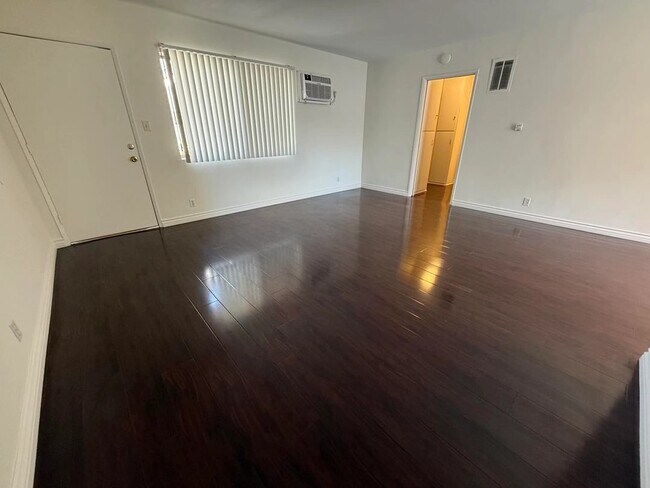 Foto del edificio - 536 N Sweetzer Ave