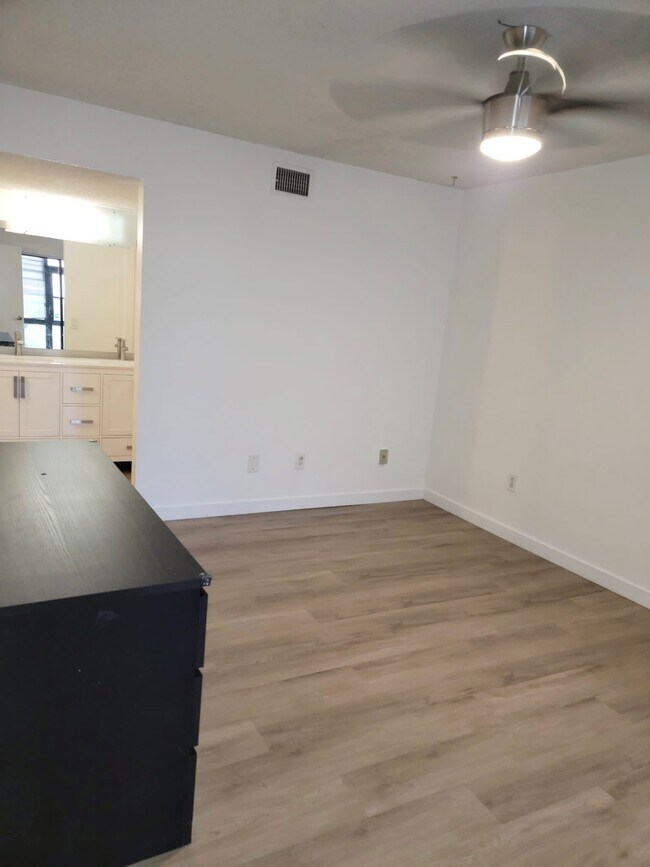 Foto del edificio - 11905 NW 11th St