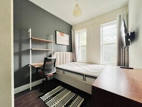 Building Photo - Furnished room/NOT APARTMENT