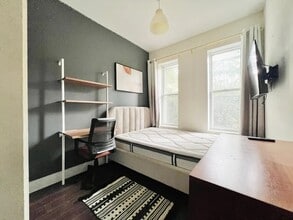 Building Photo - Furnished room/NOT APARTMENT