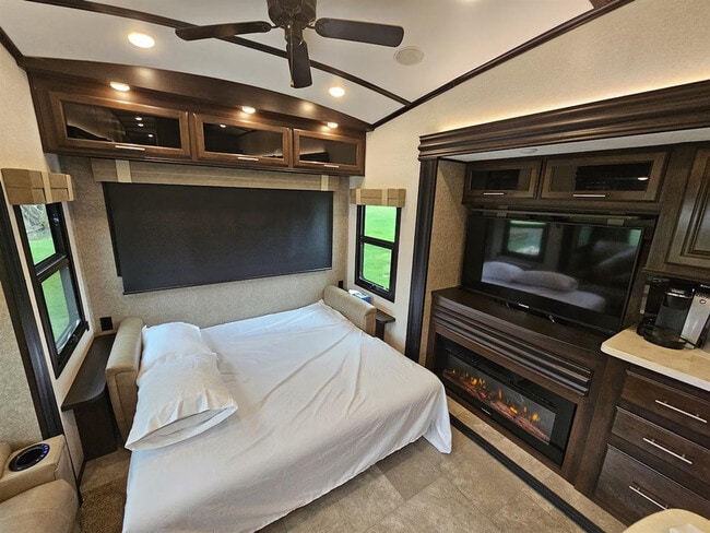 Building Photo - 165 Heath Dr