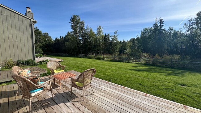 Building Photo - Awesome 3 Bed Townhouse w/great views! Bac...