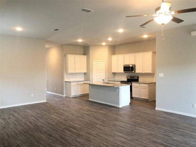 Building Photo - 2104 Auburndale Ave