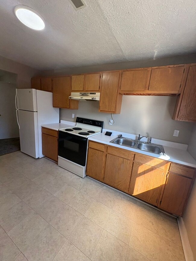 Photo - 107 E Hickman St Apartment