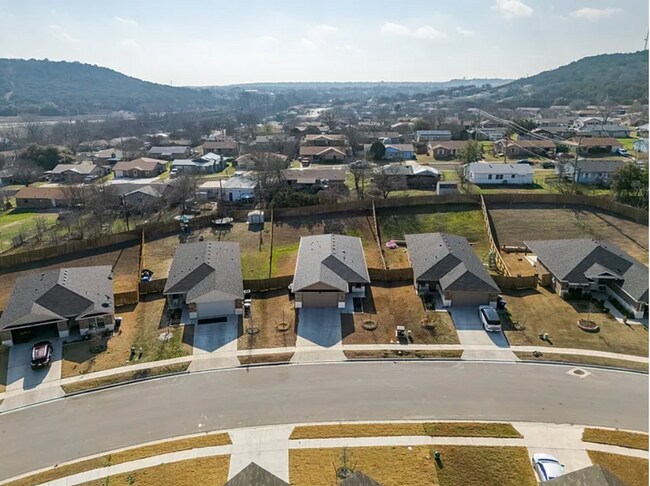 Building Photo - Must See!!! Stunning 4 Bed/2.5 Bath Home - Won't Last Long!!!