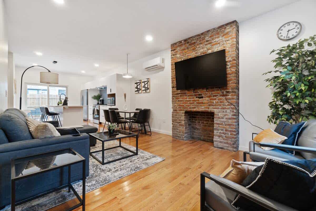 Livingroom - 1240 Butterfield Way