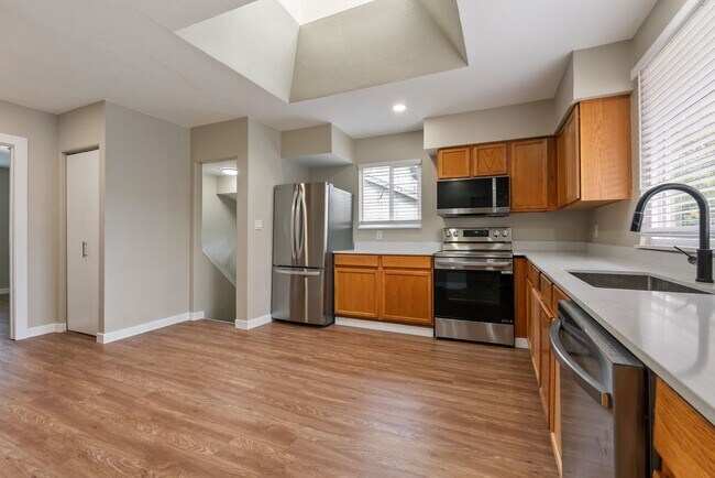 Building Photo - Spacious 5-bed, 2.5-bath home available in...