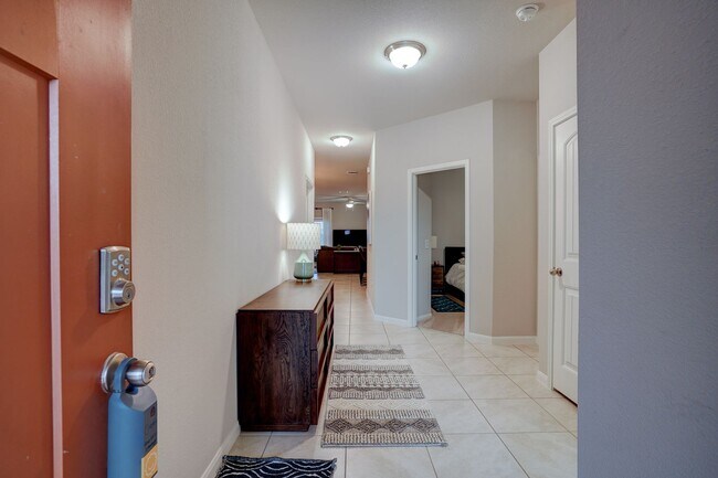 Foto del edificio - Warm & Spacious 3 Bed, 2 Bath Home with Fenced Backyard