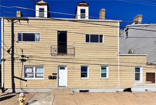 Foto del edificio - 1332 Goettmann St