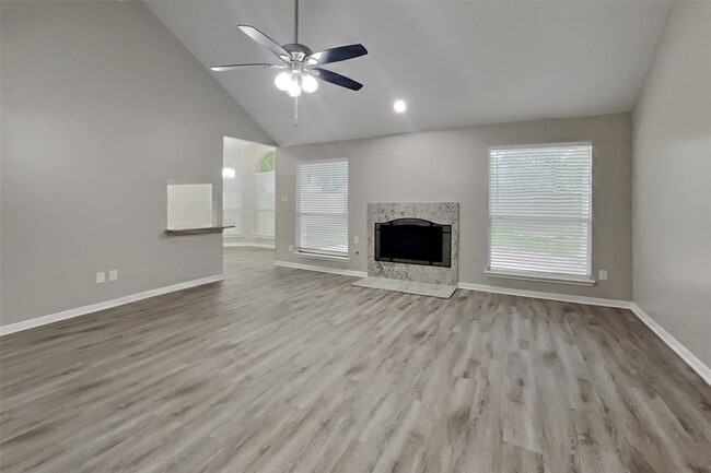Building Photo - 21226 Park Run Dr
