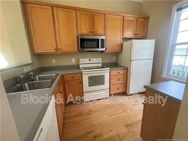 Foto del edificio - 112 Summit Oaks Ln