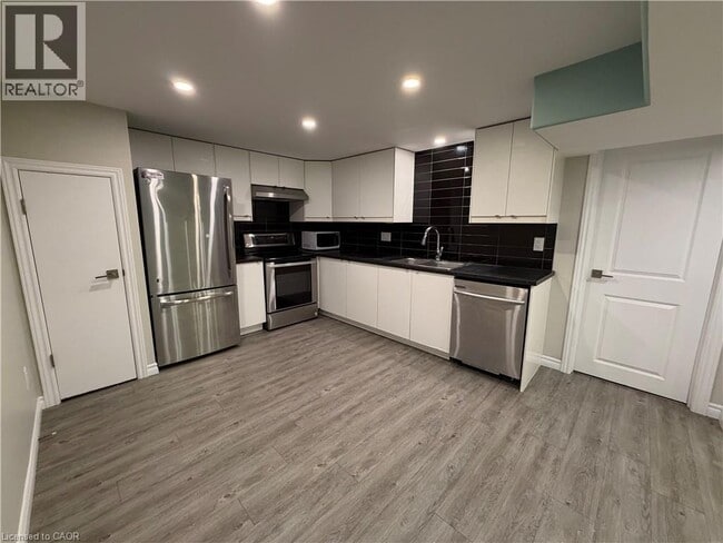 Building Photo - 281 Dixon St